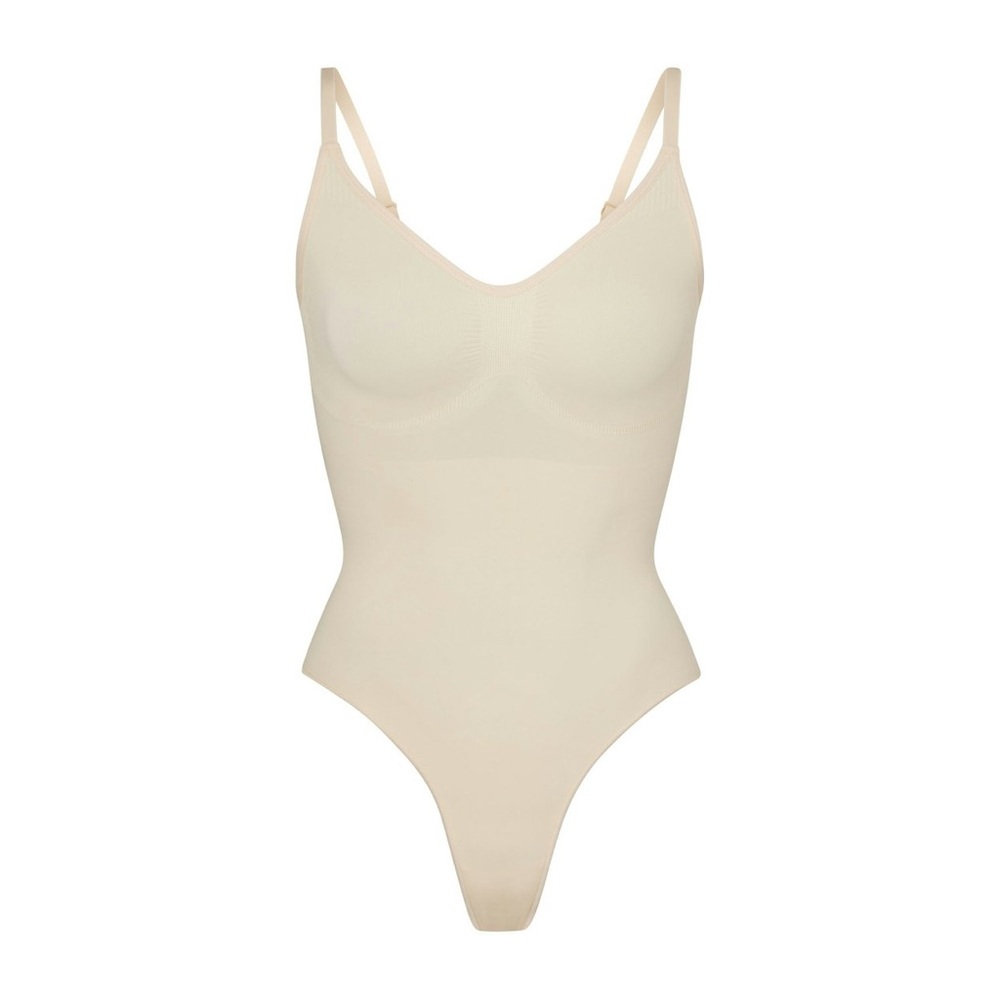 NWOT Skims Seamless Sculpt Thong Bodysuit
